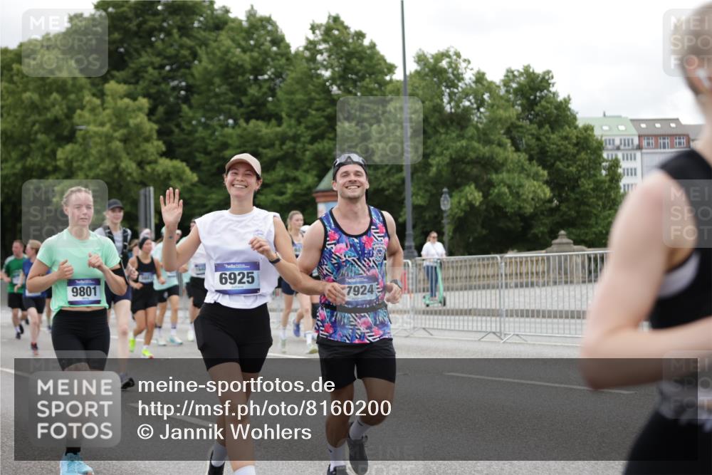 29.06.2025 - hella hamburg halbmarathon Jannik Wohlers http://msf.ph/oto/8160200 29.06.2025 11:02:33 Lombardsbrücke 1797, 2360, 3970, 4437, 4536, 4537, 4660, 5209, 5515, 5687, 5823, 5824, 5827, 5855, 6222, 6223, 6234, 6500, 6579, 6672, 6925, 7292, 7354, 7671, 8241, 8814, 8868, 8869, 9176, 9493, 9568, 9773, 9801, 9813, 9836, 9839, 9846, 10056, 10611, 10712, 10713, 11045, 11048, 11196, 12160, 12284, 12344, 13099, 13100, 13124, 13563, 13995, 14509, 14663, 14714, 15891, 16132, 16133, 16366, 16396, 16397, 16406, 16429, 16734, 16842, 17653, 17924, 18033, 18224, 18295, 19013 meine-sportfotos.de