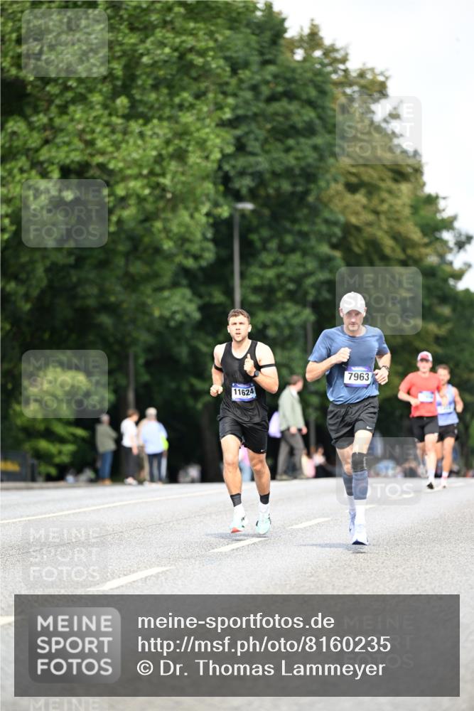 29.06.2025 - hella hamburg halbmarathon Dr. Thomas Lammeyer http://msf.ph/oto/8160235 29.06.2025 09:44:21 Kennedybrücke 2459, 4128, 7963, 9442, 10234 meine-sportfotos.de