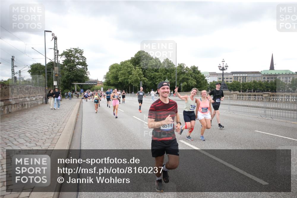 29.06.2025 - hella hamburg halbmarathon Jannik Wohlers http://msf.ph/oto/8160237 29.06.2025 10:54:52 Lombardsbrücke 1013, 2090, 2452, 3115, 3157, 3274, 3577, 4039, 4628, 5040, 5483, 6395, 6396, 6944, 7219, 7238, 7680, 7766, 8403, 8519, 10458, 10885, 11109, 11737, 12147, 12148, 13098, 13230, 13548, 14515, 14651, 14727, 15152, 15160, 15581, 15782, 15843, 16057, 16385, 16533, 17090, 19199 meine-sportfotos.de