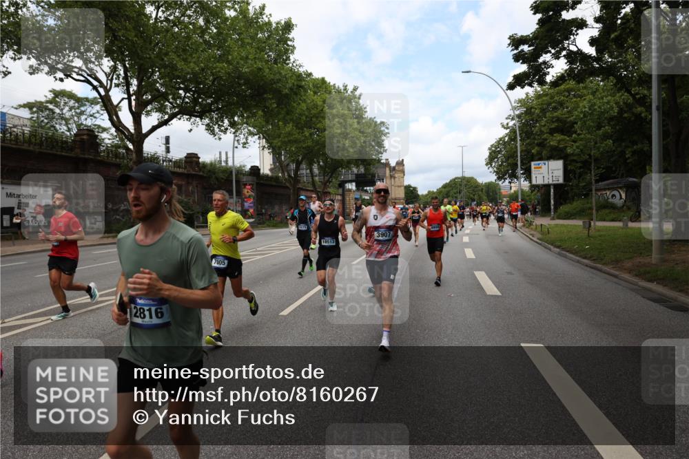 29.06.2025 - hella hamburg halbmarathon Yannick Fuchs http://msf.ph/oto/8160267 29.06.2025 10:38:46 20KM 1057, 1220, 1391, 1415, 1468, 1782, 1902, 1941, 2365, 2402, 2415, 2816, 3004, 3021, 3098, 3305, 3907, 4310, 4691, 4991, 4999, 5231, 5275, 5476, 5624, 5884, 6490, 6903, 7005, 7191, 7322, 7710, 8722, 9159, 9374, 9444, 9633, 10193, 10596, 11469, 12159, 12554, 12711, 13123, 14351, 14667, 14798, 14816, 15185, 15225, 15233, 15280, 15862, 16316, 16506, 16893, 17097, 17251, 17729, 17748, 18560, 18806, 19207 meine-sportfotos.de