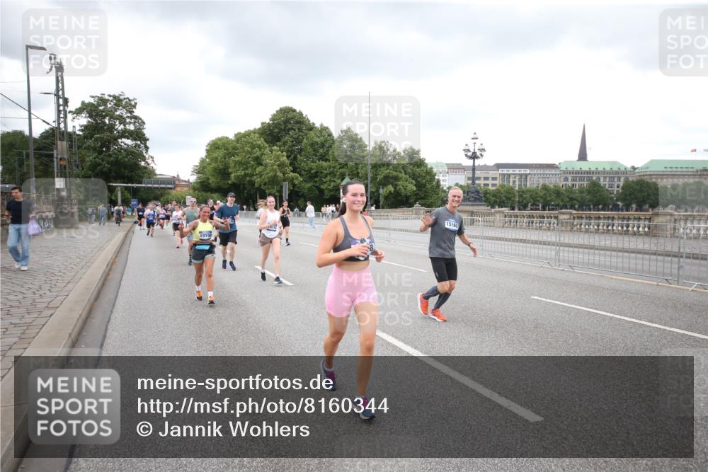 29.06.2025 - hella hamburg halbmarathon Jannik Wohlers http://msf.ph/oto/8160344 29.06.2025 10:54:55 Lombardsbrücke 1013, 1917, 2090, 2452, 3115, 3157, 3577, 4039, 4628, 5040, 5483, 6395, 6396, 6944, 7219, 7680, 7766, 8403, 8519, 10458, 10885, 11109, 11737, 13098, 13230, 14515, 14651, 14727, 15152, 15160, 15581, 15782, 15843, 16385, 16533, 17396, 19199 meine-sportfotos.de