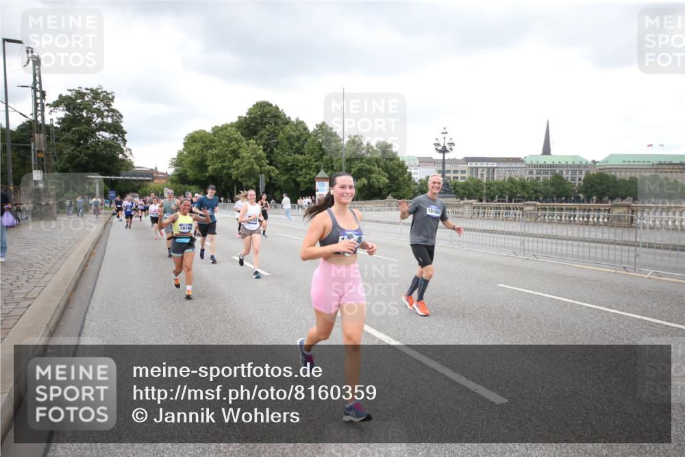 29.06.2025 - hella hamburg halbmarathon Jannik Wohlers http://msf.ph/oto/8160359 29.06.2025 10:54:55 Lombardsbrücke 1013, 1917, 2090, 2452, 3115, 3157, 3577, 4039, 4628, 5040, 5483, 6395, 6396, 6944, 7219, 7680, 7766, 8403, 8519, 10458, 10885, 11109, 11737, 13098, 13230, 14515, 14651, 14727, 15152, 15160, 15581, 15782, 15843, 16385, 16533, 17396, 19199 meine-sportfotos.de