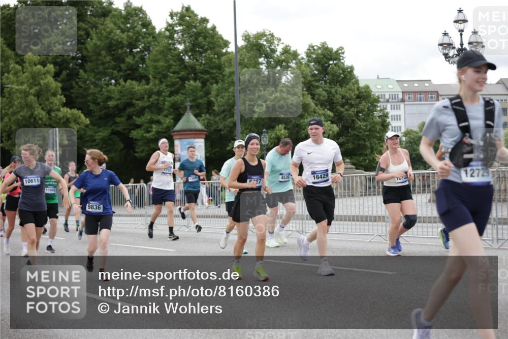 29.06.2025 - hella hamburg halbmarathon Jannik Wohlers http://msf.ph/oto/8160386 29.06.2025 11:02:36 Lombardsbrücke 1182, 2360, 3970, 4437, 4536, 4537, 4660, 5515, 5687, 5823, 5824, 5855, 6222, 6223, 6500, 6579, 6672, 6925, 7292, 7354, 7671, 8241, 8814, 8868, 8869, 9176, 9568, 9773, 9801, 9813, 9836, 9839, 10056, 10364, 10611, 10712, 10713, 11045, 11048, 11196, 12160, 12284, 12344, 13099, 13100, 13124, 13563, 13995, 14509, 14663, 14714, 15891, 16132, 16133, 16366, 16396, 16397, 16406, 16429, 16734, 16842, 17653, 17924, 18033, 18224, 18295, 19013 meine-sportfotos.de