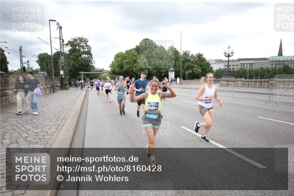 29.06.2025 - hella hamburg halbmarathon Jannik Wohlers http://msf.ph/oto/8160428 29.06.2025 10:54:57 Lombardsbrücke 1013, 1873, 1917, 2090, 2452, 3115, 3157, 3577, 4039, 4628, 5040, 5483, 5487, 6395, 6396, 7219, 7680, 7766, 8403, 8519, 8626, 10458, 10885, 11109, 13098, 13230, 14727, 15152, 15160, 15581, 15782, 15843, 16267, 16385, 16533, 17019, 17396, 18972, 19199 meine-sportfotos.de