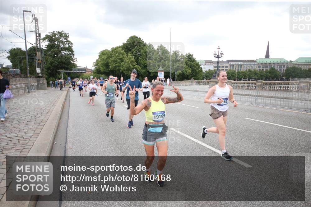29.06.2025 - hella hamburg halbmarathon Jannik Wohlers http://msf.ph/oto/8160468 29.06.2025 10:54:57 Lombardsbrücke 1013, 1873, 1917, 2090, 2452, 3115, 3157, 3577, 4039, 4628, 5040, 5483, 5487, 6395, 6396, 7219, 7680, 7766, 8403, 8519, 8626, 10458, 10885, 11109, 13098, 13230, 14727, 15152, 15160, 15581, 15782, 15843, 16267, 16385, 16533, 17019, 17396, 18972, 19199 meine-sportfotos.de