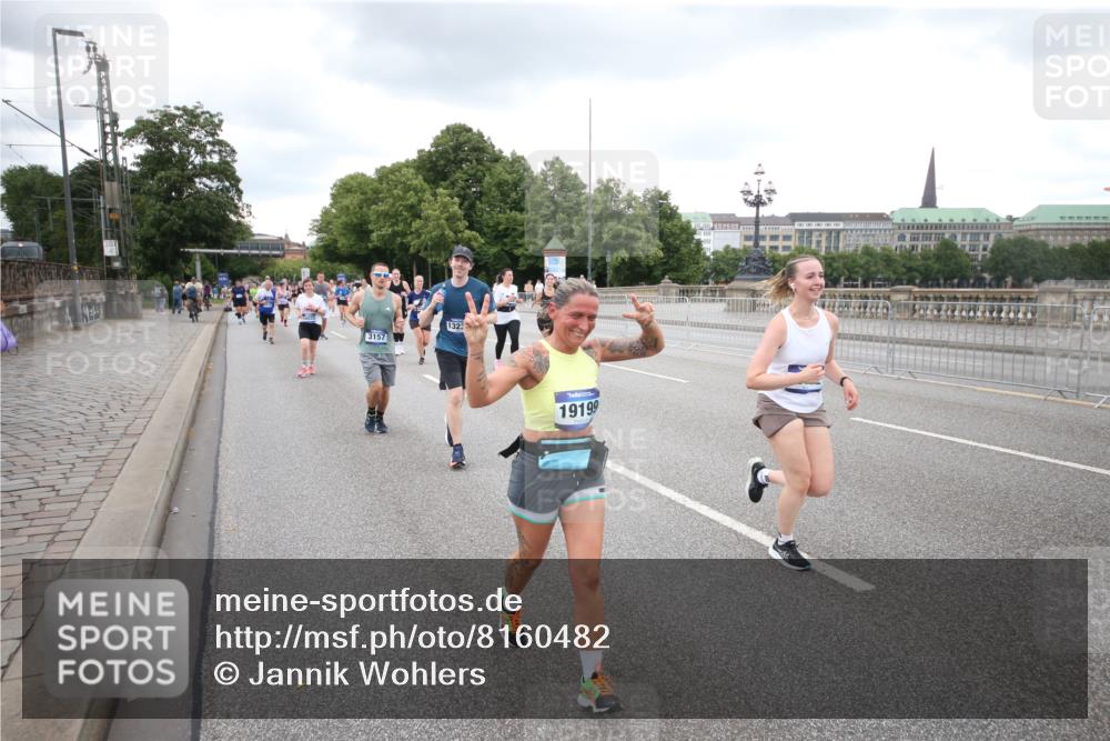 29.06.2025 - hella hamburg halbmarathon Jannik Wohlers http://msf.ph/oto/8160482 29.06.2025 10:54:57 Lombardsbrücke 1013, 1873, 1917, 2090, 2452, 3115, 3157, 3577, 4039, 4628, 5040, 5483, 5487, 6395, 6396, 7219, 7680, 7766, 8403, 8519, 8626, 10458, 10885, 11109, 13098, 13230, 14727, 15152, 15160, 15581, 15782, 15843, 16267, 16385, 16533, 17019, 17396, 18972, 19199 meine-sportfotos.de