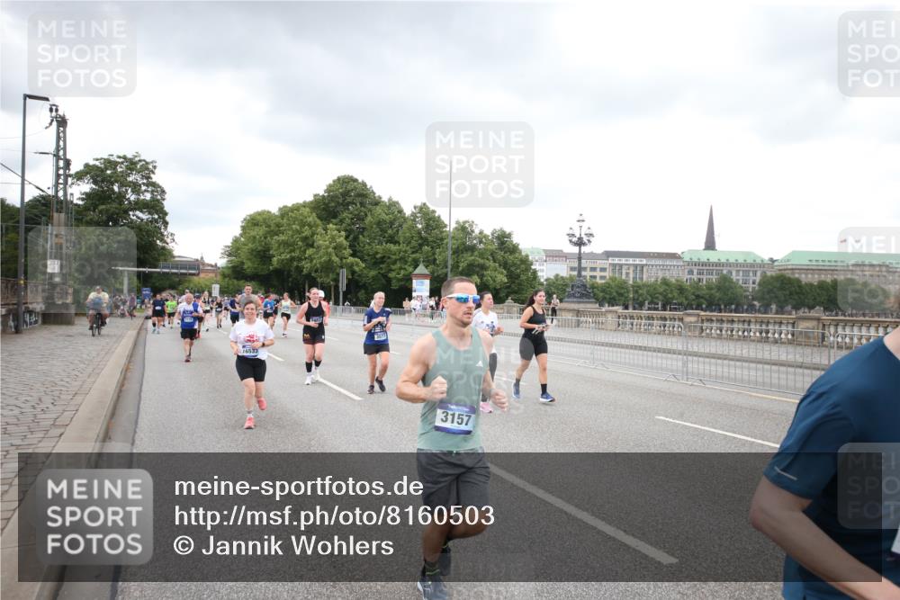 29.06.2025 - hella hamburg halbmarathon Jannik Wohlers http://msf.ph/oto/8160503 29.06.2025 10:54:59 Lombardsbrücke 1873, 1917, 3115, 3157, 3577, 4039, 4628, 5040, 5483, 5487, 7219, 7680, 7766, 8403, 8519, 8626, 9857, 9858, 10458, 10559, 10885, 11109, 12902, 13098, 13230, 14727, 15152, 15160, 15581, 15843, 16267, 16385, 16533, 16855, 17019, 17396, 18670, 18972, 19199 meine-sportfotos.de