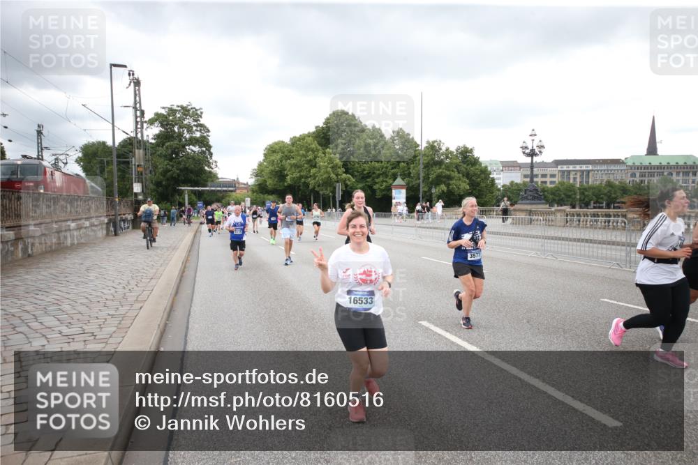 29.06.2025 - hella hamburg halbmarathon Jannik Wohlers http://msf.ph/oto/8160516 29.06.2025 10:55:00 Lombardsbrücke 1873, 1917, 3115, 3157, 3577, 4039, 4628, 5040, 5483, 5487, 7219, 7680, 7766, 8403, 8519, 8626, 9614, 9618, 9857, 9858, 10458, 10559, 10885, 11109, 12902, 13098, 13230, 14727, 15152, 15160, 15581, 15843, 16267, 16385, 16533, 16855, 17019, 17396, 18670, 18972, 19199 meine-sportfotos.de