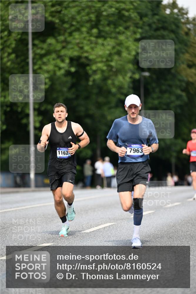 29.06.2025 - hella hamburg halbmarathon Dr. Thomas Lammeyer http://msf.ph/oto/8160524 29.06.2025 09:44:23 Kennedybrücke 2459, 4128, 7963, 9442, 10234 meine-sportfotos.de