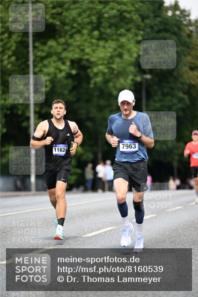 29.06.2025 - hella hamburg halbmarathon Dr. Thomas Lammeyer http://msf.ph/oto/8160539 29.06.2025 09:44:23 Kennedybrücke 2459, 4128, 7963, 9442, 10234 meine-sportfotos.de