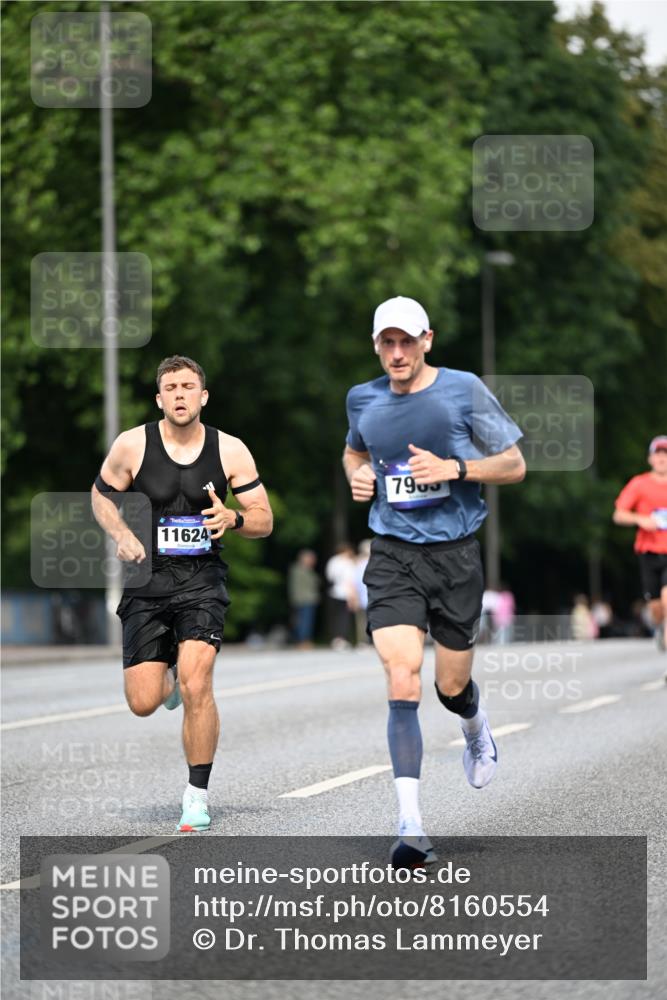 29.06.2025 - hella hamburg halbmarathon Dr. Thomas Lammeyer http://msf.ph/oto/8160554 29.06.2025 09:44:23 Kennedybrücke 2459, 4128, 7963, 9442, 10234 meine-sportfotos.de
