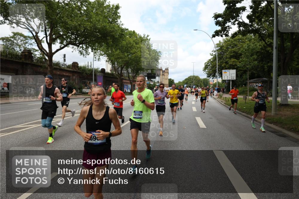 29.06.2025 - hella hamburg halbmarathon Yannick Fuchs http://msf.ph/oto/8160615 29.06.2025 10:38:51 20KM 1057, 1220, 1391, 1468, 1782, 1902, 1941, 2365, 2402, 2415, 3004, 3021, 3098, 3305, 4310, 4691, 4991, 5231, 5476, 5884, 6903, 7191, 7322, 7710, 8722, 8928, 9159, 9444, 10193, 10596, 11469, 12159, 12554, 12711, 13123, 14351, 14667, 14816, 15185, 15225, 15233, 15280, 16316, 16506, 16893, 17097, 17406, 17729, 17748, 18560, 18806, 19207 meine-sportfotos.de