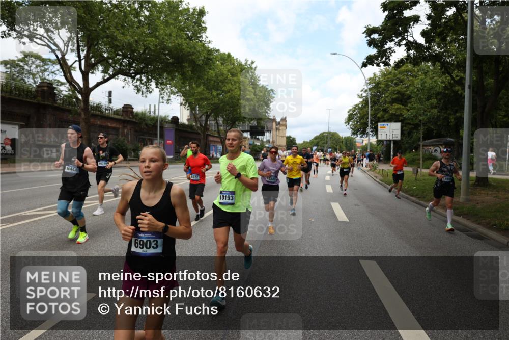 29.06.2025 - hella hamburg halbmarathon Yannick Fuchs http://msf.ph/oto/8160632 29.06.2025 10:38:51 20KM 1057, 1220, 1391, 1468, 1782, 1902, 1941, 2365, 2402, 2415, 3004, 3021, 3098, 3305, 4310, 4691, 4991, 5231, 5476, 5884, 6903, 7191, 7322, 7710, 8722, 8928, 9159, 9444, 10193, 10596, 11469, 12159, 12554, 12711, 13123, 14351, 14667, 14816, 15185, 15225, 15233, 15280, 16316, 16506, 16893, 17097, 17406, 17729, 17748, 18560, 18806, 19207 meine-sportfotos.de