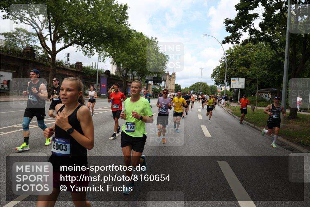 29.06.2025 - hella hamburg halbmarathon Yannick Fuchs http://msf.ph/oto/8160654 29.06.2025 10:38:51 20KM 1057, 1220, 1391, 1468, 1782, 1902, 1941, 2365, 2402, 2415, 3004, 3021, 3098, 3305, 4310, 4691, 4991, 5231, 5476, 5884, 6903, 7191, 7322, 7710, 8722, 8928, 9159, 9444, 10193, 10596, 11469, 12159, 12554, 12711, 13123, 14351, 14667, 14816, 15185, 15225, 15233, 15280, 16316, 16506, 16893, 17097, 17406, 17729, 17748, 18560, 18806, 19207 meine-sportfotos.de