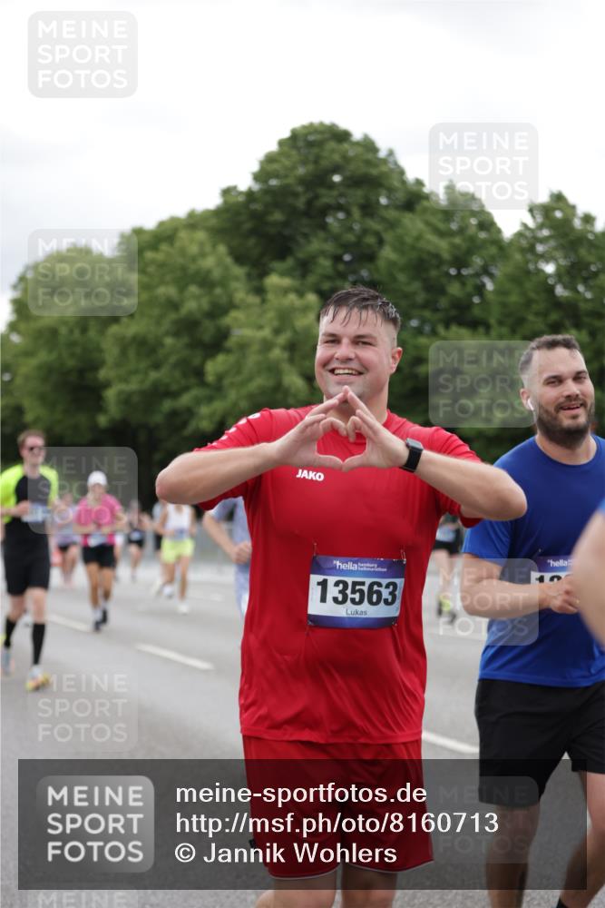 29.06.2025 - hella hamburg halbmarathon Jannik Wohlers http://msf.ph/oto/8160713 29.06.2025 11:02:46 Lombardsbrücke 1182, 1693, 2360, 3133, 3298, 3382, 4012, 4536, 4537, 5245, 5247, 5515, 5644, 5855, 5962, 6222, 6223, 6387, 6579, 6972, 7242, 7292, 7354, 7654, 8471, 8814, 9176, 9291, 9568, 9813, 9836, 9839, 10056, 10364, 10542, 10611, 10712, 10713, 11045, 11048, 11196, 11663, 12160, 12284, 12339, 12798, 13050, 13099, 13100, 13124, 13281, 13347, 13563, 13995, 14003, 14663, 14714, 15374, 15606, 15891, 16133, 16734, 16842, 17653, 18033, 18224, 19013 meine-sportfotos.de