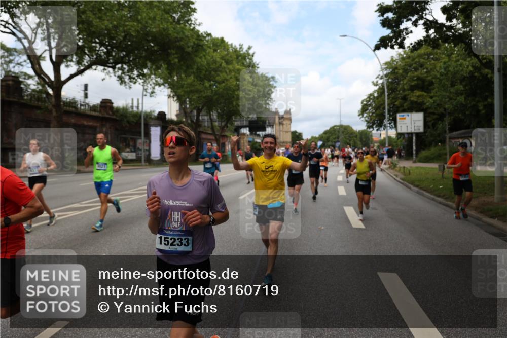 29.06.2025 - hella hamburg halbmarathon Yannick Fuchs http://msf.ph/oto/8160719 29.06.2025 10:38:52 20KM 1057, 1220, 1391, 1468, 1782, 1902, 1941, 2365, 2402, 2415, 3004, 3021, 3098, 3305, 4310, 4691, 4991, 5231, 5476, 5884, 6903, 7191, 7322, 7710, 8722, 8928, 9159, 9444, 10193, 10596, 11469, 12159, 12711, 13123, 13975, 14351, 14667, 14816, 15185, 15225, 15233, 15280, 16316, 16506, 16893, 17097, 17406, 17729, 17748, 18560, 18806, 19207 meine-sportfotos.de