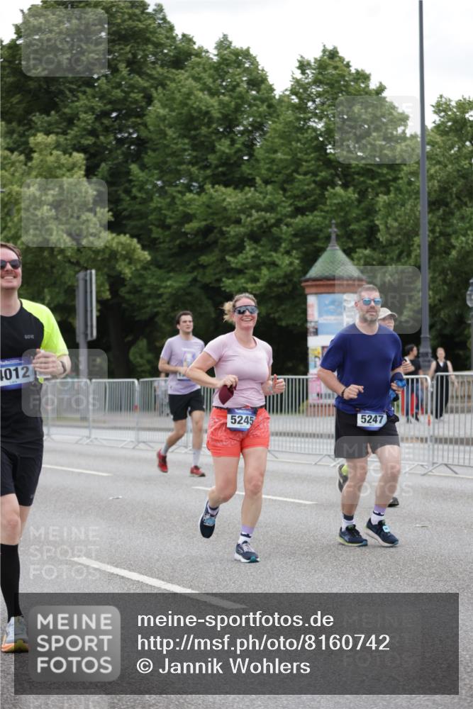 29.06.2025 - hella hamburg halbmarathon Jannik Wohlers http://msf.ph/oto/8160742 29.06.2025 11:02:48 Lombardsbrücke 1182, 1693, 2360, 3133, 3298, 3382, 3978, 3979, 4012, 5245, 5247, 5515, 5644, 5855, 5962, 6222, 6223, 6300, 6387, 6579, 6972, 7242, 7292, 7354, 7654, 8471, 8814, 9176, 9291, 9813, 9839, 10056, 10364, 10542, 10712, 10713, 10910, 11045, 11048, 11196, 11663, 12160, 12284, 12339, 12416, 12620, 12798, 13050, 13099, 13100, 13124, 13281, 13347, 13563, 13995, 14003, 14663, 14714, 14900, 15374, 15606, 15891, 16734, 16842, 17653, 18033, 18224, 19013 meine-sportfotos.de