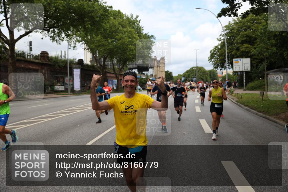 29.06.2025 - hella hamburg halbmarathon Yannick Fuchs http://msf.ph/oto/8160779 29.06.2025 10:38:52 20KM 1057, 1220, 1391, 1468, 1782, 1902, 1941, 2365, 2402, 2415, 3004, 3021, 3098, 3305, 4310, 4691, 4991, 5231, 5476, 5884, 6903, 7191, 7322, 7710, 8722, 8928, 9159, 9444, 10193, 10596, 11469, 12159, 12711, 13123, 13975, 14351, 14667, 14816, 15185, 15225, 15233, 15280, 16316, 16506, 16893, 17097, 17406, 17729, 17748, 18560, 18806, 19207 meine-sportfotos.de