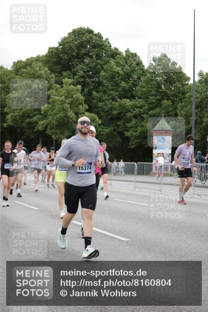 29.06.2025 - hella hamburg halbmarathon Jannik Wohlers http://msf.ph/oto/8160804 29.06.2025 11:02:50 Lombardsbrücke 1182, 1693, 3133, 3298, 3382, 3978, 3979, 4012, 5245, 5247, 5515, 5644, 5771, 5855, 5962, 6222, 6223, 6300, 6387, 6972, 7242, 7354, 7654, 8471, 8814, 9176, 9291, 9813, 10056, 10364, 10542, 10712, 10713, 10910, 11663, 12284, 12339, 12416, 12620, 12644, 12798, 13050, 13099, 13100, 13124, 13281, 13347, 13563, 13995, 14003, 14083, 14662, 14663, 14666, 14714, 14900, 15374, 15606, 15891, 17653, 18033, 18224, 19013 meine-sportfotos.de