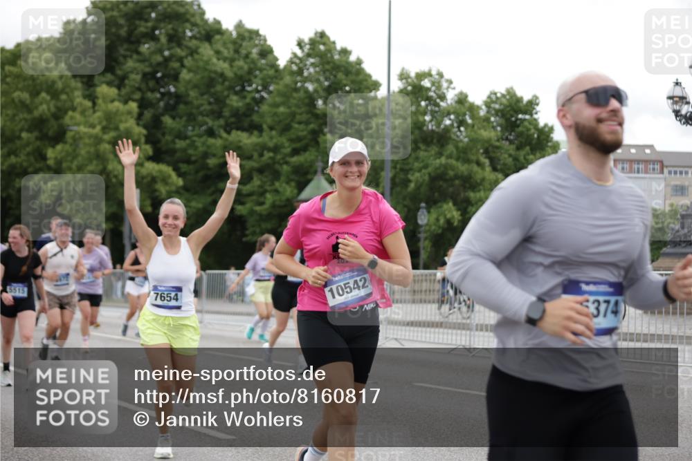 29.06.2025 - hella hamburg halbmarathon Jannik Wohlers http://msf.ph/oto/8160817 29.06.2025 11:02:52 Lombardsbrücke 1182, 1693, 3133, 3298, 3382, 3978, 3979, 4012, 5245, 5247, 5644, 5771, 5855, 5962, 6222, 6223, 6300, 6387, 6972, 7242, 7654, 8471, 8814, 9291, 9813, 10364, 10542, 10910, 11663, 12284, 12339, 12416, 12620, 12644, 12798, 13050, 13099, 13100, 13124, 13281, 13347, 13563, 13995, 14003, 14083, 14174, 14662, 14663, 14666, 14714, 14900, 15374, 15606, 18033, 18224 meine-sportfotos.de