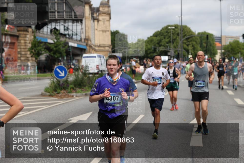 29.06.2025 - hella hamburg halbmarathon Yannick Fuchs http://msf.ph/oto/8160863 29.06.2025 10:59:20 20KM 1702, 1733, 1781, 1863, 2979, 3328, 4227, 4307, 4499, 4945, 4985, 5073, 6174, 6489, 6590, 7717, 7760, 8219, 8917, 8960, 9526, 9736, 9737, 10742, 11027, 11784, 11917, 12177, 12211, 12212, 12473, 13184, 13221, 13481, 13533, 13566, 13793, 13932, 14642, 15915, 16989, 17434, 17441, 17550, 18128, 18178, 18324, 18732, 18754, 18796, 19162 meine-sportfotos.de
