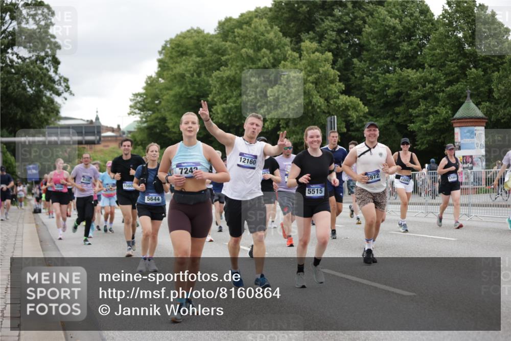 29.06.2025 - hella hamburg halbmarathon Jannik Wohlers http://msf.ph/oto/8160864 29.06.2025 11:02:53 Lombardsbrücke 1182, 1693, 3133, 3205, 3298, 3382, 3978, 3979, 4012, 5245, 5247, 5644, 5771, 5962, 6222, 6223, 6300, 6387, 6972, 7242, 7654, 8471, 8935, 9291, 10364, 10542, 10910, 11663, 12284, 12339, 12416, 12620, 12644, 12798, 13050, 13099, 13100, 13124, 13161, 13281, 13347, 13563, 13995, 14003, 14083, 14174, 14662, 14666, 14900, 15074, 15374, 15606 meine-sportfotos.de