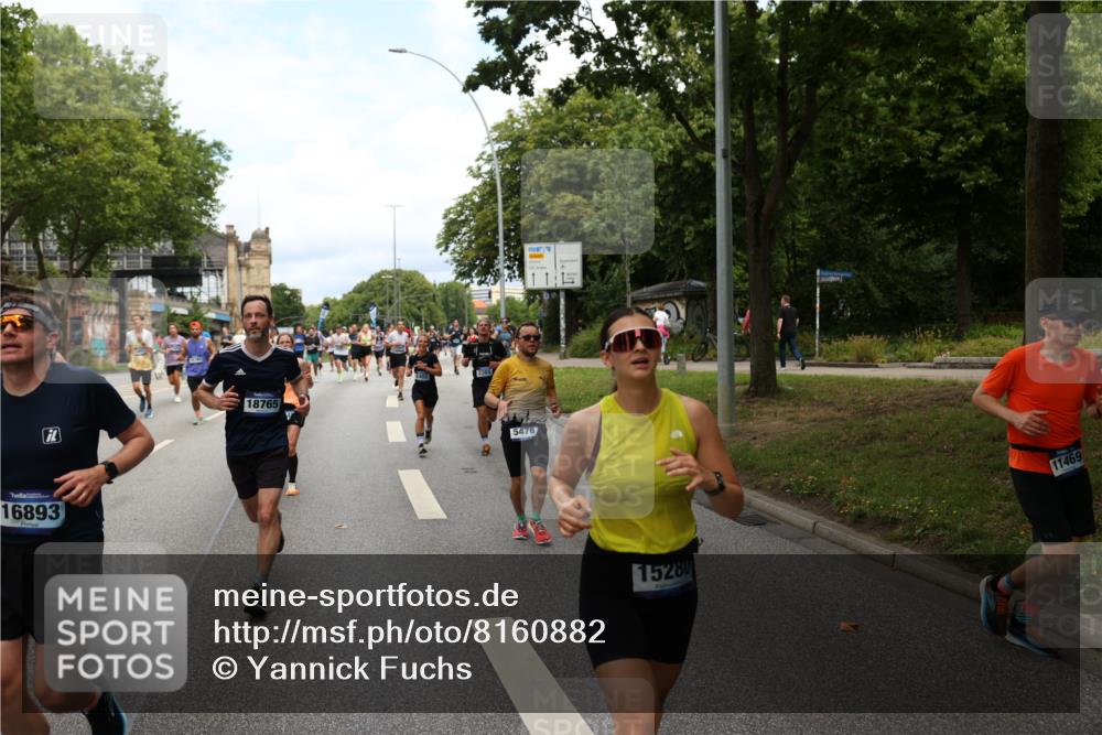 29.06.2025 - hella hamburg halbmarathon Yannick Fuchs http://msf.ph/oto/8160882 29.06.2025 10:38:54 20KM 1057, 1220, 1391, 1468, 1782, 1902, 1941, 2365, 2402, 2415, 3004, 3021, 3098, 3305, 4310, 4691, 4991, 5231, 5476, 5884, 7191, 7322, 7710, 8928, 9159, 10596, 11469, 12159, 12711, 13123, 13975, 14351, 14464, 14667, 14686, 14687, 14816, 15185, 15225, 15280, 16506, 16893, 17097, 17406, 17748, 18539, 18560, 18806, 19207 meine-sportfotos.de