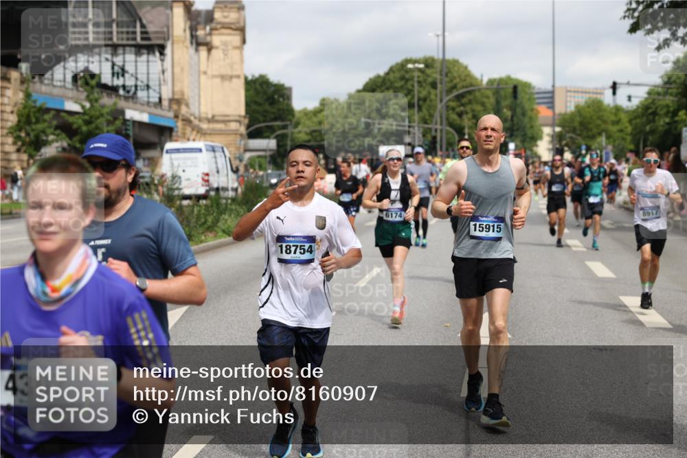 29.06.2025 - hella hamburg halbmarathon Yannick Fuchs http://msf.ph/oto/8160907 29.06.2025 10:59:21 20KM 1702, 1733, 1781, 1790, 1863, 2979, 3328, 4227, 4307, 4499, 4985, 5073, 6174, 6489, 6590, 7717, 7760, 8219, 8917, 8960, 9526, 9736, 9737, 10742, 10781, 11027, 11784, 11917, 12177, 12211, 12212, 12473, 13184, 13221, 13481, 13533, 13566, 13932, 14642, 15915, 16989, 17434, 17441, 17550, 18128, 18178, 18324, 18732, 18754, 18796, 19162 meine-sportfotos.de