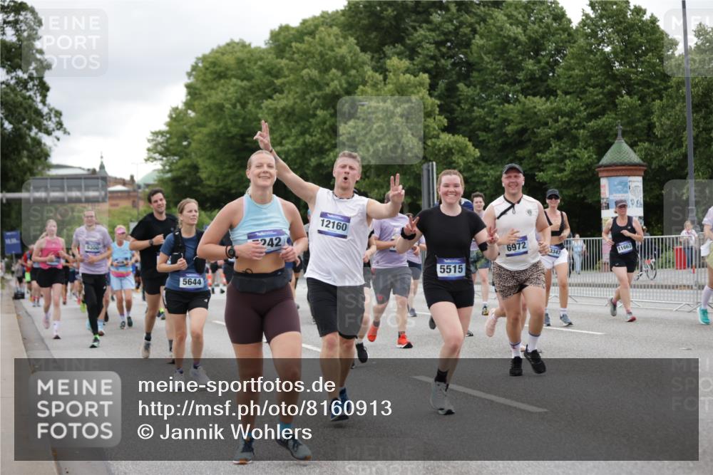 29.06.2025 - hella hamburg halbmarathon Jannik Wohlers http://msf.ph/oto/8160913 29.06.2025 11:02:54 Lombardsbrücke 1182, 1693, 3133, 3205, 3298, 3382, 3978, 3979, 4012, 4669, 5245, 5247, 5644, 5771, 5962, 6222, 6223, 6300, 6387, 6972, 7242, 7654, 8471, 8934, 8935, 9291, 9821, 10364, 10542, 10910, 11663, 12339, 12416, 12620, 12644, 12798, 13050, 13161, 13181, 13182, 13281, 13347, 14003, 14083, 14174, 14662, 14666, 14900, 15074, 15374, 15606 meine-sportfotos.de