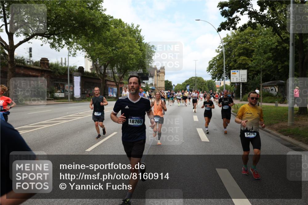29.06.2025 - hella hamburg halbmarathon Yannick Fuchs http://msf.ph/oto/8160914 29.06.2025 10:38:54 20KM 1057, 1220, 1391, 1468, 1782, 1902, 1941, 2365, 2402, 2415, 3004, 3021, 3098, 3305, 4310, 4691, 4991, 5231, 5476, 5884, 7191, 7322, 7710, 8928, 9159, 10596, 11469, 12159, 12711, 13123, 13975, 14351, 14464, 14667, 14686, 14687, 14816, 15185, 15225, 15280, 16506, 16893, 17097, 17406, 17748, 18539, 18560, 18806, 19207 meine-sportfotos.de