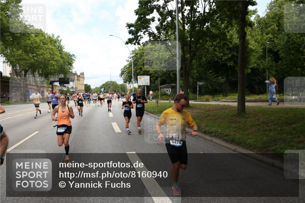 29.06.2025 - hella hamburg halbmarathon Yannick Fuchs http://msf.ph/oto/8160940 29.06.2025 10:38:55 20KM 1057, 1220, 1391, 1468, 1782, 1902, 1941, 2365, 2402, 2415, 3004, 3098, 3305, 4310, 4691, 4991, 5231, 5476, 5884, 7191, 7322, 7710, 8928, 9159, 10596, 11469, 12159, 12711, 13123, 13975, 14351, 14464, 14667, 14686, 14687, 14816, 15185, 15280, 16506, 16893, 17097, 17406, 17748, 18539, 18560, 18806, 19207 meine-sportfotos.de