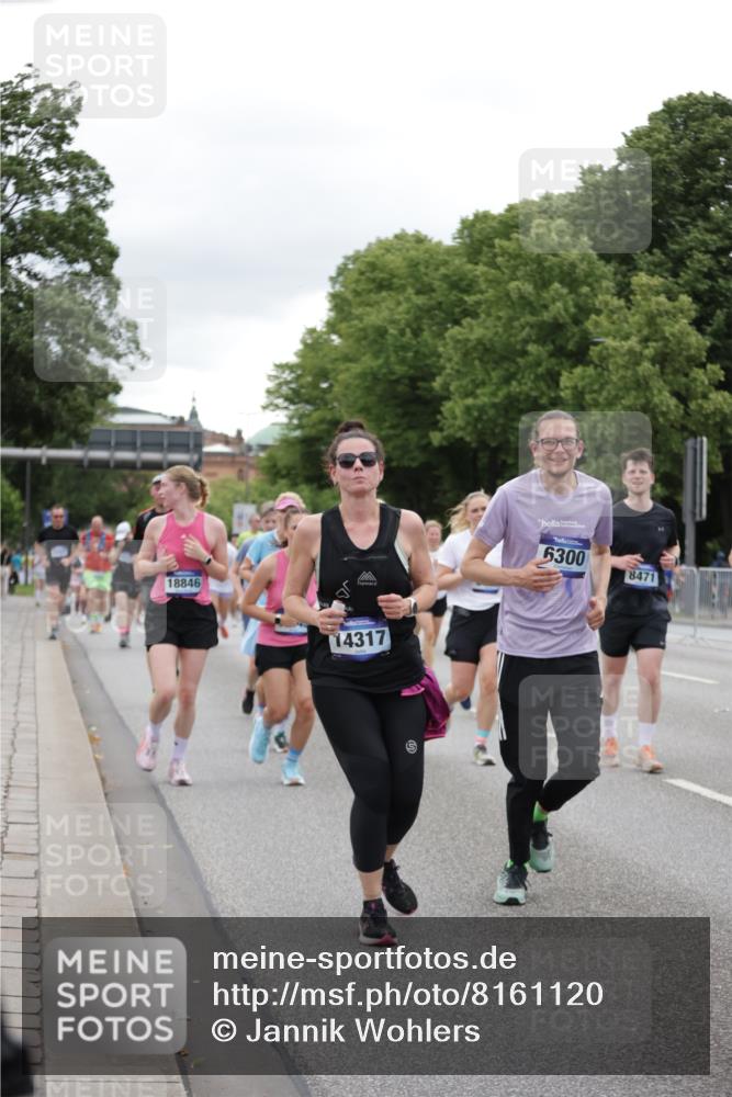 29.06.2025 - hella hamburg halbmarathon Jannik Wohlers http://msf.ph/oto/8161120 29.06.2025 11:02:58 Lombardsbrücke 1693, 1861, 3133, 3205, 3298, 3382, 3978, 3979, 4012, 4669, 5245, 5247, 5644, 5663, 5771, 5962, 6233, 6300, 6387, 6972, 7242, 7654, 7727, 7729, 7730, 7736, 8471, 8934, 8935, 9088, 9098, 9291, 9821, 10542, 10910, 11663, 12105, 12299, 12339, 12416, 12620, 12644, 12798, 13050, 13161, 13181, 13182, 13281, 13347, 14003, 14083, 14174, 14662, 14666, 14900, 15074, 15374, 15606, 16006 meine-sportfotos.de