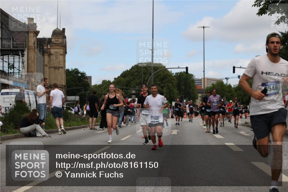 29.06.2025 - hella hamburg halbmarathon Yannick Fuchs http://msf.ph/oto/8161150 29.06.2025 11:17:31 20KM 1419, 1963, 2140, 2306, 2351, 2529, 2688, 3458, 3464, 3466, 4979, 5493, 5939, 6102, 6546, 7114, 7115, 8387, 8778, 9301, 9722, 9855, 11110, 12628, 15445, 15505, 15952, 15955, 16631, 17080, 17147, 17490, 18611, 18685, 18962 meine-sportfotos.de