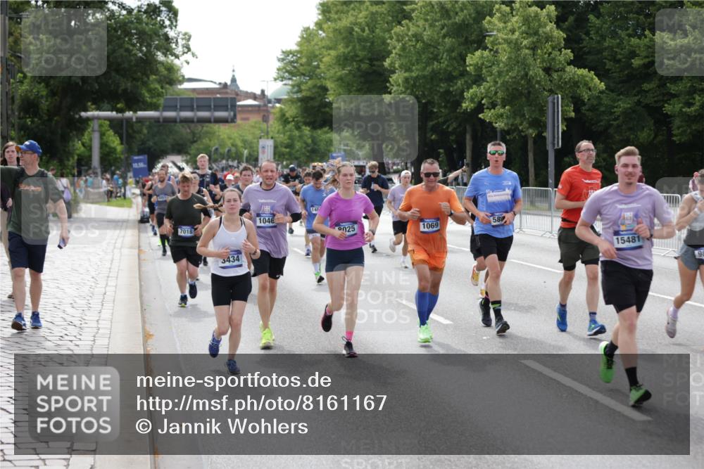 29.06.2025 - hella hamburg halbmarathon Jannik Wohlers http://msf.ph/oto/8161167 29.06.2025 10:19:55 Lombardsbrücke 1046, 1069, 1474, 2478, 3434, 3842, 4154, 4585, 4614, 4737, 4739, 5556, 5659, 5811, 5812, 5831, 5937, 6951, 7018, 7101, 7131, 7739, 7744, 8025, 8462, 8588, 9136, 9196, 9735, 9873, 10041, 10414, 10595, 10613, 10647, 10754, 11603, 11835, 12056, 13013, 14014, 14564, 14894, 15180, 15481, 15619, 16164, 16714, 16991, 17671, 18114 meine-sportfotos.de