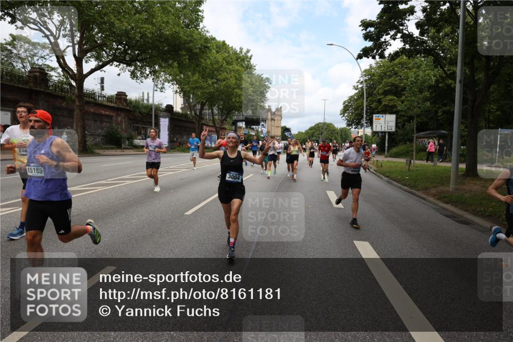 29.06.2025 - hella hamburg halbmarathon Yannick Fuchs http://msf.ph/oto/8161181 29.06.2025 10:38:58 20KM 1057, 1391, 1413, 1468, 1697, 1782, 1902, 1941, 2365, 2402, 2415, 3004, 3098, 3305, 4691, 4991, 5884, 7322, 7710, 8928, 9159, 9302, 10596, 12159, 12711, 13123, 13975, 14351, 14464, 14667, 14686, 14687, 14703, 14816, 15185, 16506, 17097, 17406, 18539, 18560, 18806, 19207 meine-sportfotos.de