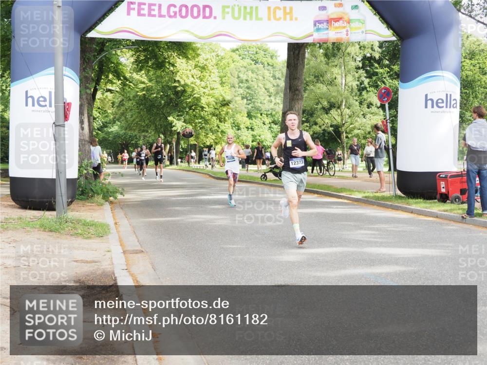 29.06.2025 - hella hamburg halbmarathon MichiJ http://msf.ph/oto/8161182 29.06.2025 10:11:22 Zwischen KM18-KM19 12373, 14717, 19075 meine-sportfotos.de