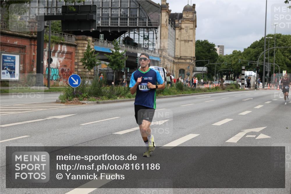 29.06.2025 - hella hamburg halbmarathon Yannick Fuchs http://msf.ph/oto/8161186 29.06.2025 10:20:48 20KM 2483, 4338, 8376, 10468, 11228, 12067, 13346, 14107, 17003 meine-sportfotos.de