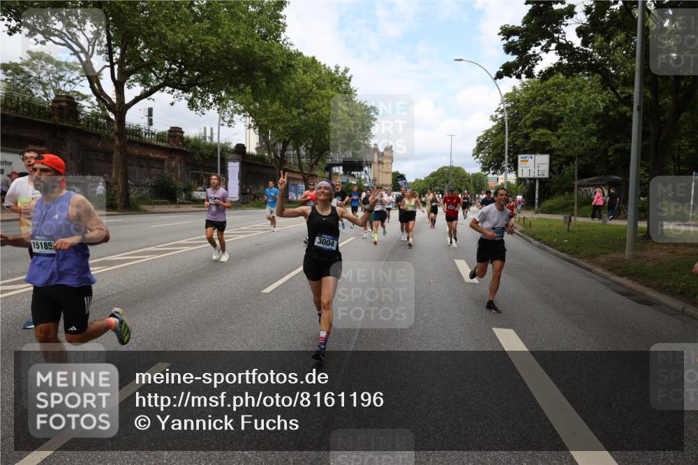 29.06.2025 - hella hamburg halbmarathon Yannick Fuchs http://msf.ph/oto/8161196 29.06.2025 10:38:58 20KM 1057, 1391, 1413, 1468, 1697, 1782, 1902, 1941, 2365, 2402, 2415, 3004, 3098, 3305, 4691, 4991, 5884, 7322, 7710, 8928, 9159, 9302, 10596, 12159, 12711, 13123, 13975, 14351, 14464, 14667, 14686, 14687, 14703, 14816, 15185, 16506, 17097, 17406, 18539, 18560, 18806, 19207 meine-sportfotos.de