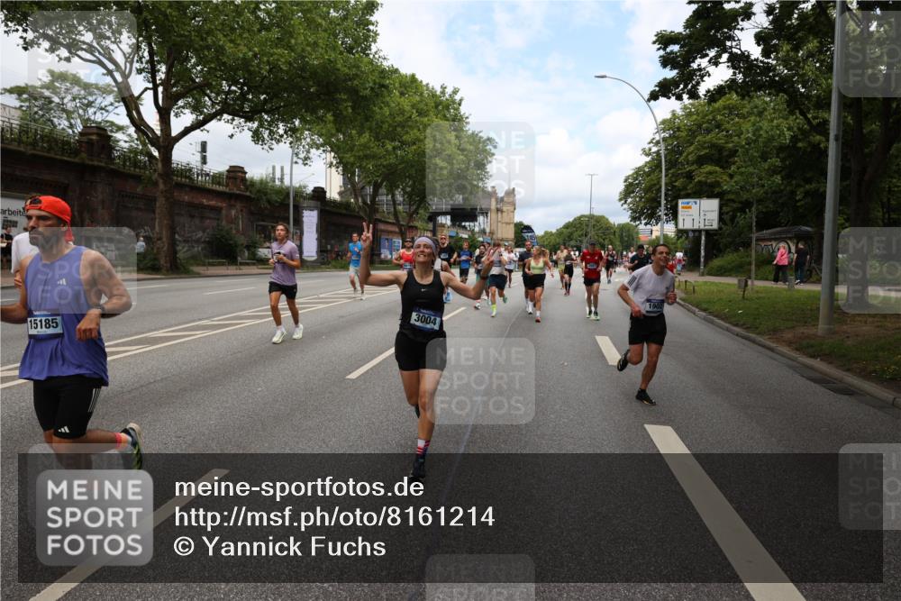 29.06.2025 - hella hamburg halbmarathon Yannick Fuchs http://msf.ph/oto/8161214 29.06.2025 10:38:58 20KM 1057, 1391, 1413, 1468, 1697, 1782, 1902, 1941, 2365, 2402, 2415, 3004, 3098, 3305, 4691, 4991, 5884, 7322, 7710, 8928, 9159, 9302, 10596, 12159, 12711, 13123, 13975, 14351, 14464, 14667, 14686, 14687, 14703, 14816, 15185, 16506, 17097, 17406, 18539, 18560, 18806, 19207 meine-sportfotos.de