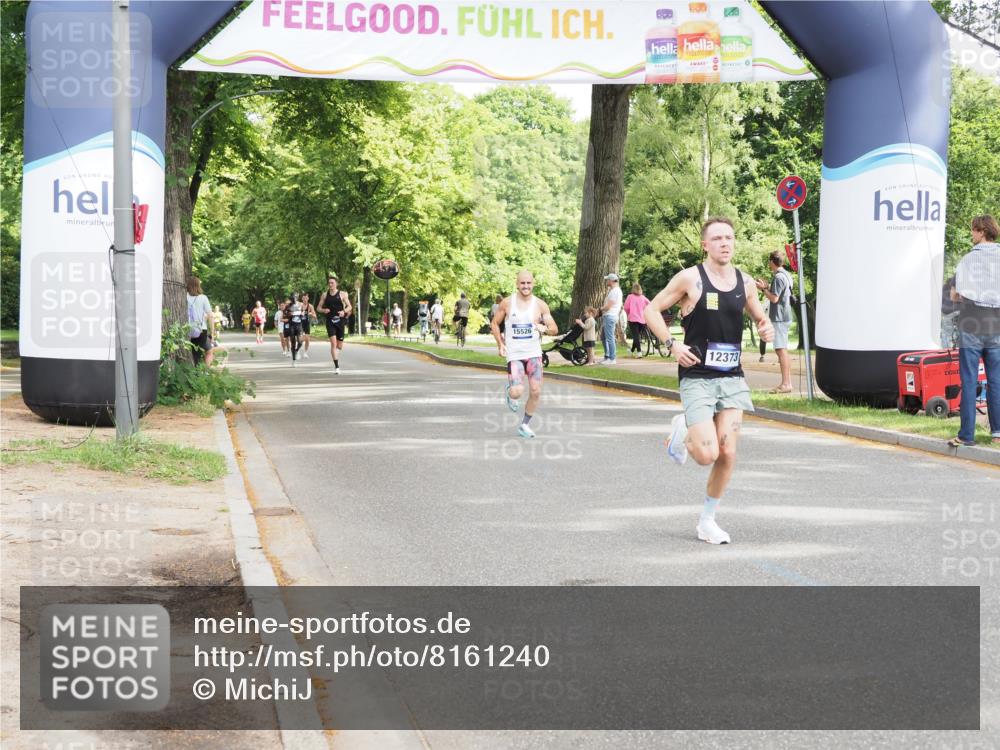 29.06.2025 - hella hamburg halbmarathon MichiJ http://msf.ph/oto/8161240 29.06.2025 10:11:22 Zwischen KM18-KM19 12373, 14717, 19075 meine-sportfotos.de