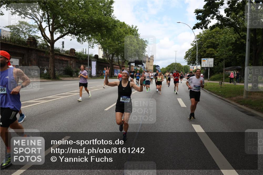 29.06.2025 - hella hamburg halbmarathon Yannick Fuchs http://msf.ph/oto/8161242 29.06.2025 10:38:58 20KM 1057, 1391, 1413, 1468, 1697, 1782, 1902, 1941, 2365, 2402, 2415, 3004, 3098, 3305, 4691, 4991, 5884, 7322, 7710, 8928, 9159, 9302, 10596, 12159, 12711, 13123, 13975, 14351, 14464, 14667, 14686, 14687, 14703, 14816, 15185, 16506, 17097, 17406, 18539, 18560, 18806, 19207 meine-sportfotos.de