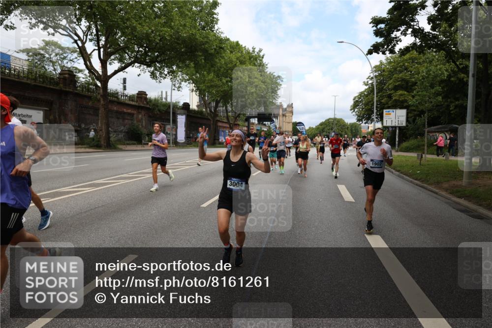 29.06.2025 - hella hamburg halbmarathon Yannick Fuchs http://msf.ph/oto/8161261 29.06.2025 10:38:58 20KM 1057, 1391, 1413, 1468, 1697, 1782, 1902, 1941, 2365, 2402, 2415, 3004, 3098, 3305, 4691, 4991, 5884, 7322, 7710, 8928, 9159, 9302, 10596, 12159, 12711, 13123, 13975, 14351, 14464, 14667, 14686, 14687, 14703, 14816, 15185, 16506, 17097, 17406, 18539, 18560, 18806, 19207 meine-sportfotos.de