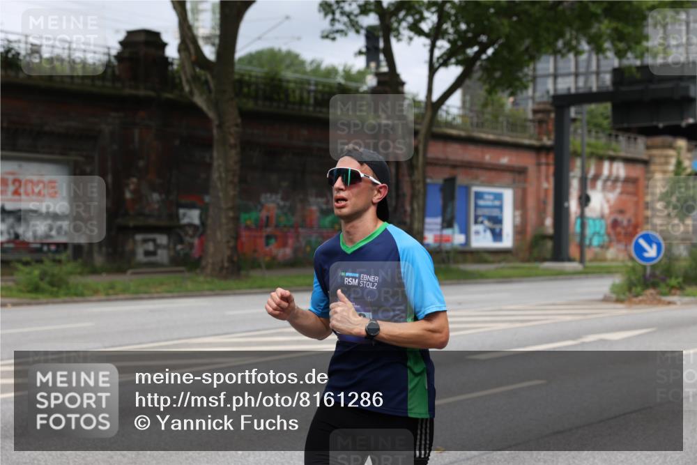 29.06.2025 - hella hamburg halbmarathon Yannick Fuchs http://msf.ph/oto/8161286 29.06.2025 10:20:49 20KM 2483, 4338, 8376, 10468, 11228, 12067, 13346, 14107, 17003 meine-sportfotos.de