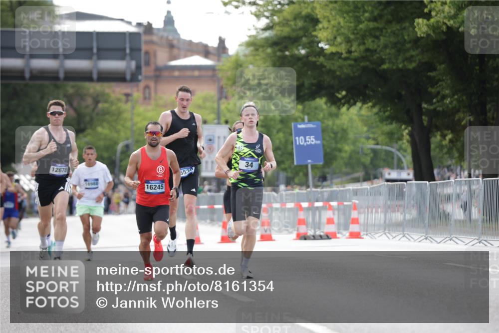 29.06.2025 - hella hamburg halbmarathon Jannik Wohlers http://msf.ph/oto/8161354 29.06.2025 09:39:51 Lombardsbrücke 34, 35, 52, 54, 2659, 3720, 9255, 10650, 12678, 14717, 15495, 16120, 16245, 19075 meine-sportfotos.de