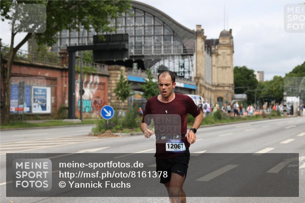 29.06.2025 - hella hamburg halbmarathon Yannick Fuchs http://msf.ph/oto/8161378 29.06.2025 10:20:54 20KM 4338, 9767, 10468, 11228, 12067, 13346, 14107, 17003 meine-sportfotos.de
