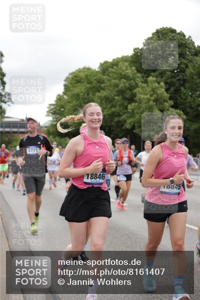 29.06.2025 - hella hamburg halbmarathon Jannik Wohlers http://msf.ph/oto/8161407 29.06.2025 11:03:01 Lombardsbrücke 1693, 1861, 3133, 3205, 3298, 3382, 3978, 3979, 4599, 4669, 5644, 5663, 5771, 6233, 6300, 6387, 6972, 7242, 7469, 7654, 7727, 7729, 7730, 7736, 7835, 7958, 8278, 8280, 8471, 8911, 8912, 8934, 8935, 9088, 9098, 9291, 9821, 10311, 10910, 10942, 11448, 11663, 12105, 12299, 12339, 12416, 12620, 12644, 12798, 13050, 13161, 13181, 13182, 13281, 13347, 13883, 14003, 14083, 14145, 14174, 14662, 14666, 14900, 15074, 15374, 15606, 16006 meine-sportfotos.de