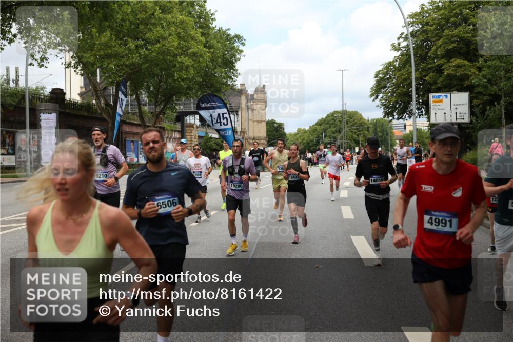29.06.2025 - hella hamburg halbmarathon Yannick Fuchs http://msf.ph/oto/8161422 29.06.2025 10:39:01 20KM 1057, 1391, 1413, 1468, 1520, 1697, 1782, 1941, 2415, 3098, 3305, 4691, 4991, 5884, 7322, 7710, 8928, 9302, 10596, 11809, 12159, 12711, 13123, 13975, 14351, 14464, 14686, 14687, 14703, 14816, 16506, 17097, 17120, 17406, 18539, 18560, 18806, 19207 meine-sportfotos.de