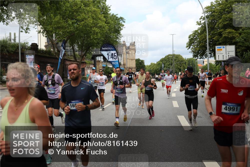 29.06.2025 - hella hamburg halbmarathon Yannick Fuchs http://msf.ph/oto/8161439 29.06.2025 10:39:01 20KM 1057, 1391, 1413, 1468, 1520, 1697, 1782, 1941, 2415, 3098, 3305, 4691, 4991, 5884, 7322, 7710, 8928, 9302, 10596, 11809, 12159, 12711, 13123, 13975, 14351, 14464, 14686, 14687, 14703, 14816, 16506, 17097, 17120, 17406, 18539, 18560, 18806, 19207 meine-sportfotos.de