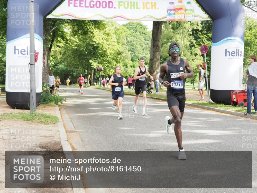 29.06.2025 - hella hamburg halbmarathon MichiJ http://msf.ph/oto/8161450 29.06.2025 10:11:30 Zwischen KM18-KM19 6530, 11210, 14933, 15526 meine-sportfotos.de
