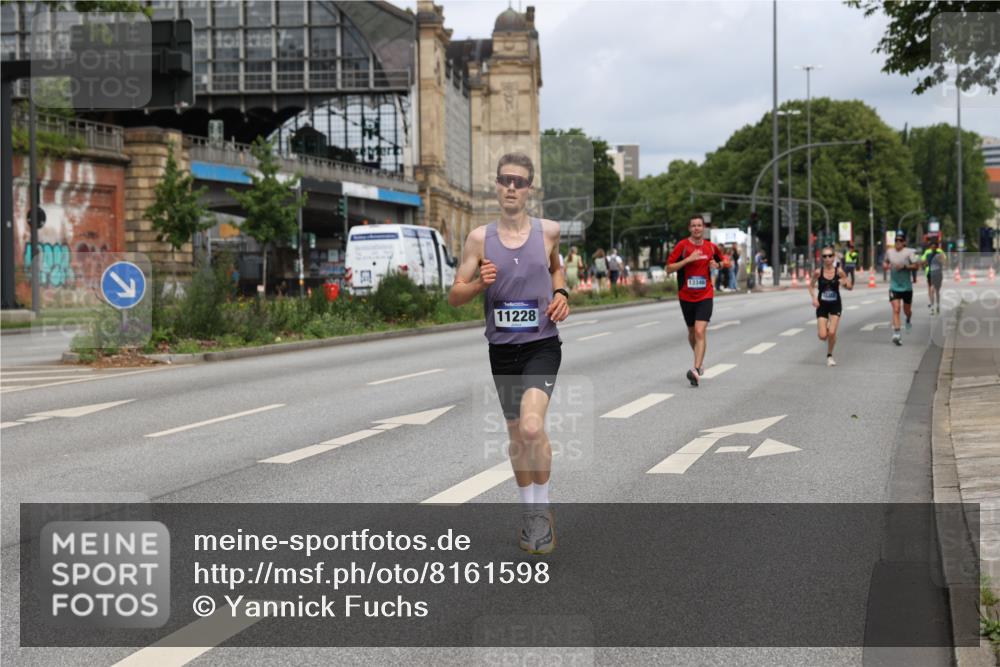 29.06.2025 - hella hamburg halbmarathon Yannick Fuchs http://msf.ph/oto/8161598 29.06.2025 10:21:02 20KM 4338, 9767, 10468, 11228, 13346, 14107, 17003 meine-sportfotos.de